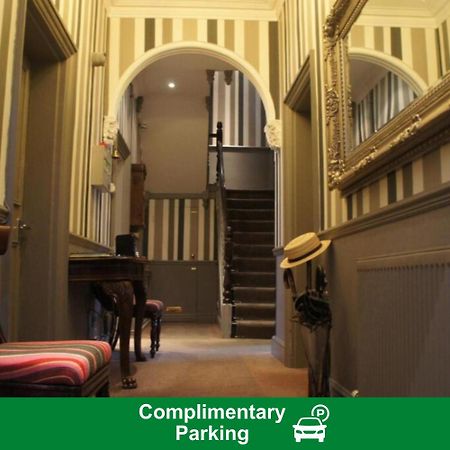 Bed and Breakfast Burlington House Boutique Оксфорд Екстер'єр фото The entrance to the theatre