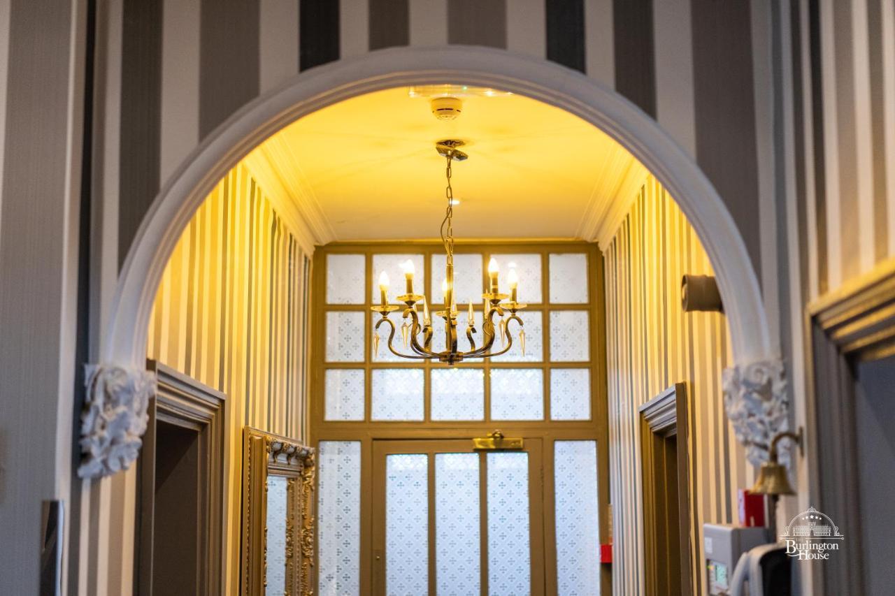 Bed and Breakfast Burlington House Boutique Оксфорд Екстер'єр фото The entrance to the hotel
