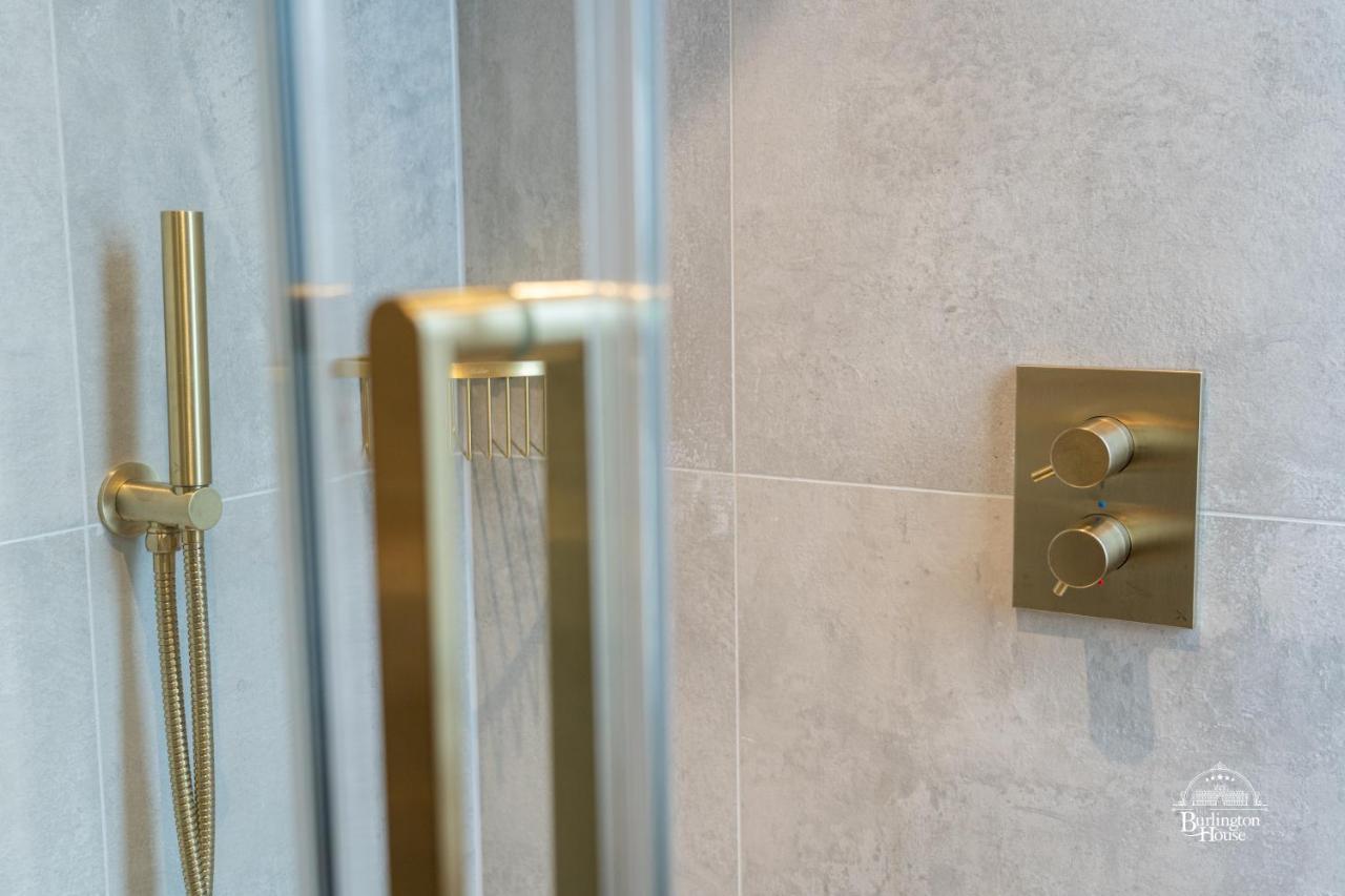 Bed and Breakfast Burlington House Boutique Оксфорд Екстер'єр фото A shower mixer