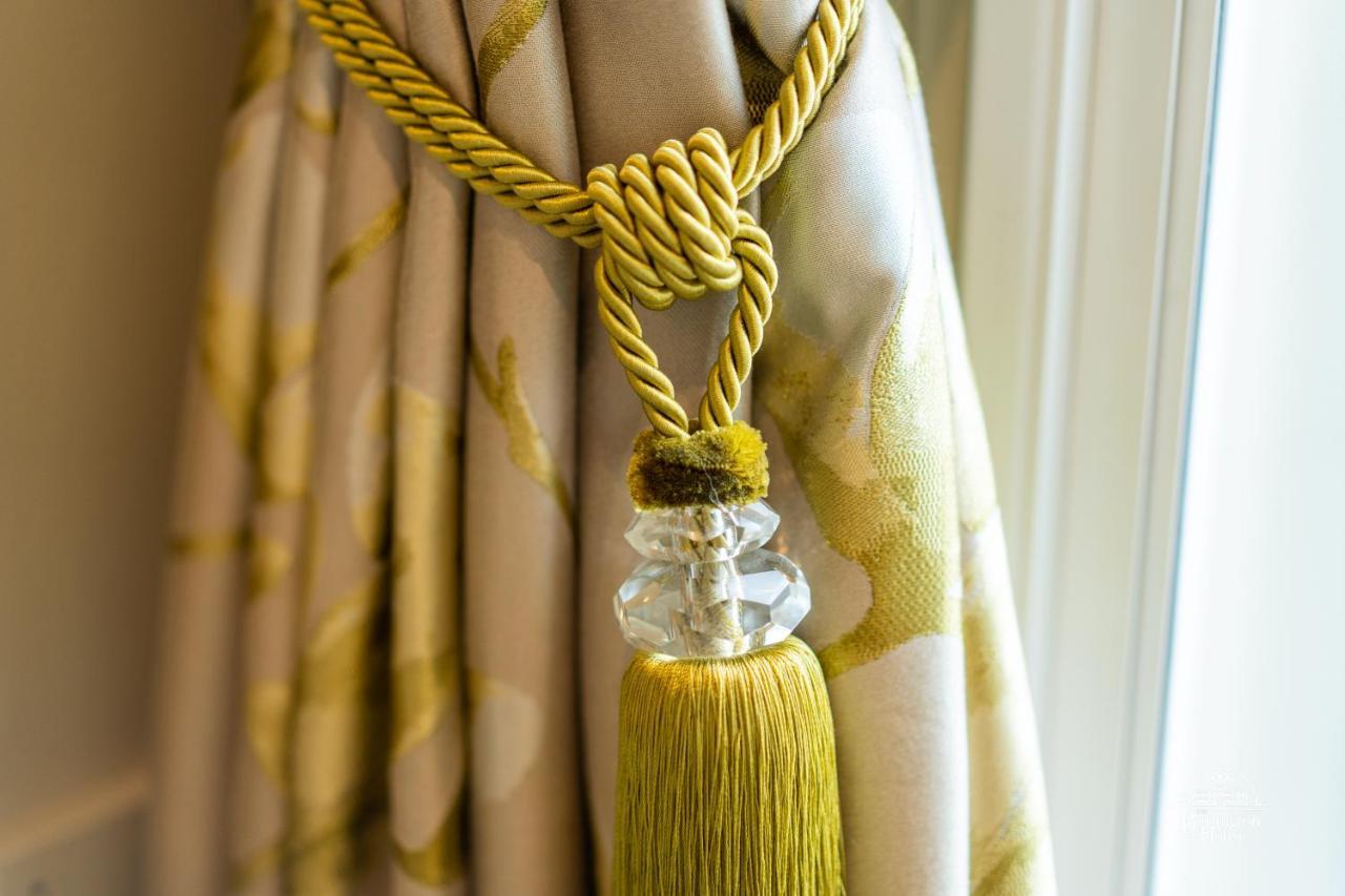 Bed and Breakfast Burlington House Boutique Оксфорд Екстер'єр фото A curtain tieback