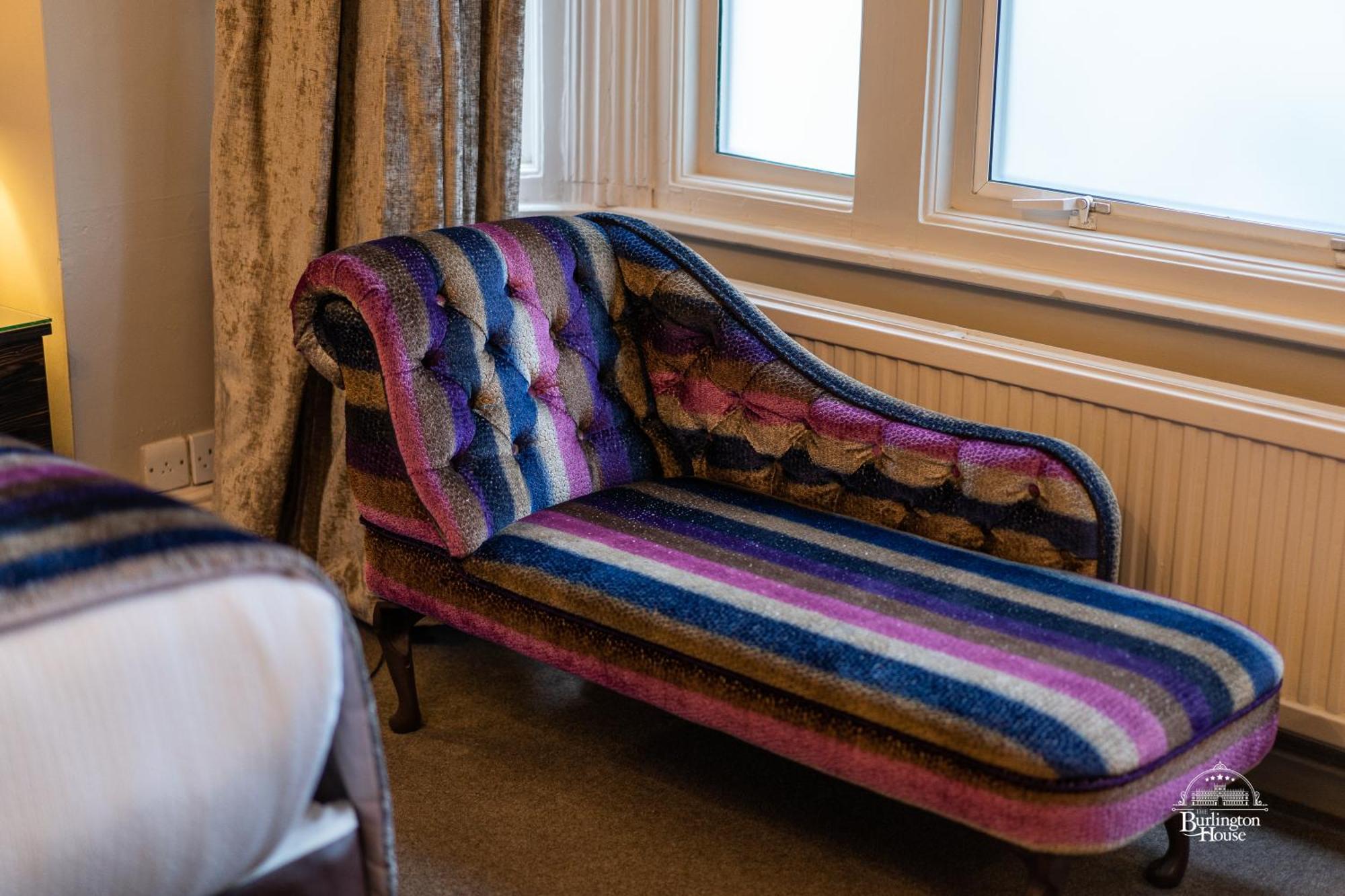 Bed and Breakfast Burlington House Boutique Оксфорд Номер фото A modern chaise longue